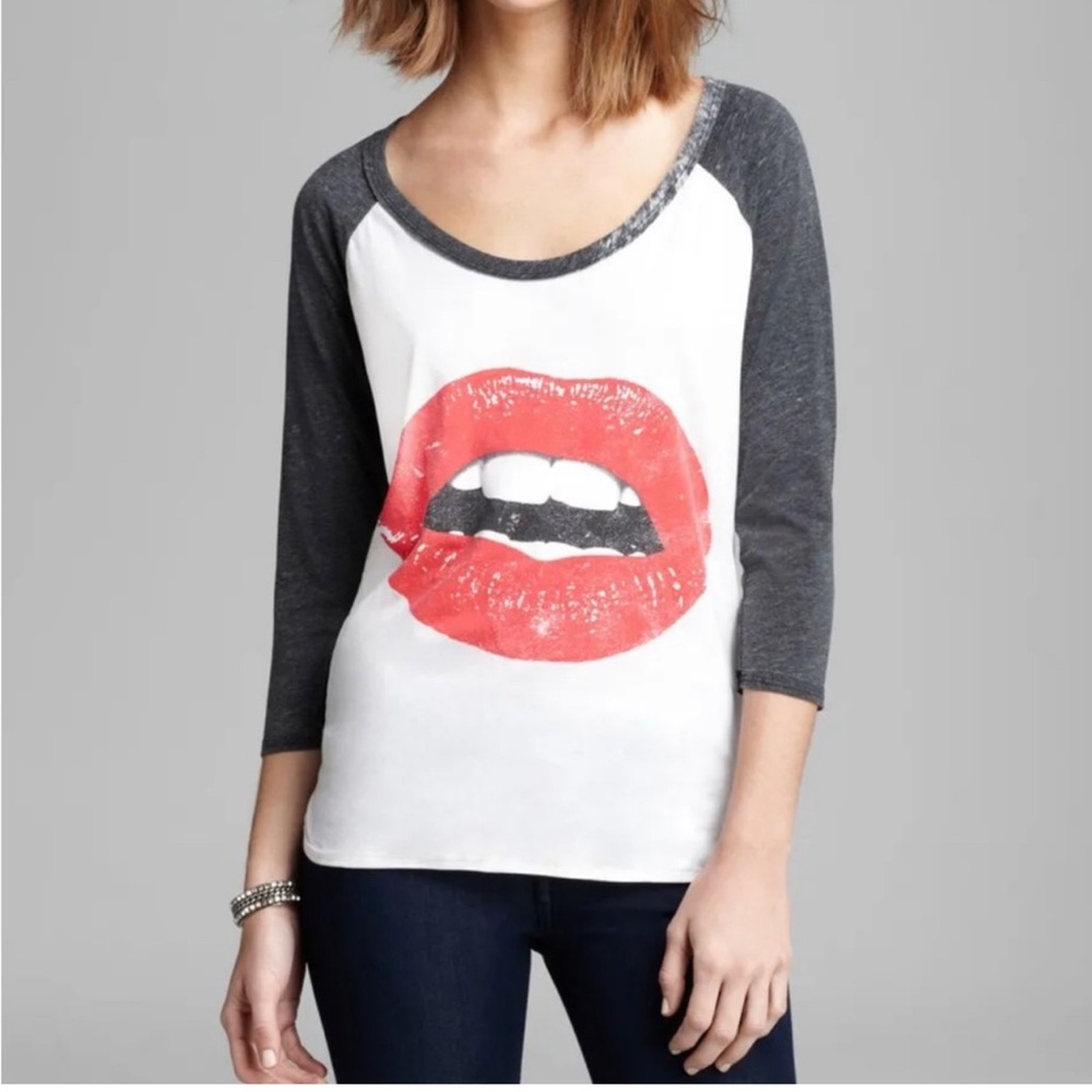 EUC Chaser Red Lip Print Raglan Sleeve Tee Sz S